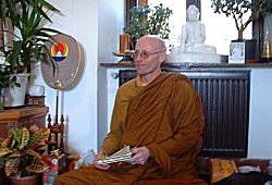 Ajahn Chandapalo abate del monastero theravada Santacittarama presso Rieti