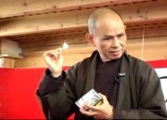 Il maestro zen vietnamita Thich Nhat Hanh